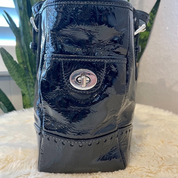 ⛔️SOLD⛔️Coach Black Patent Leather Tote - Picture 3 of 9